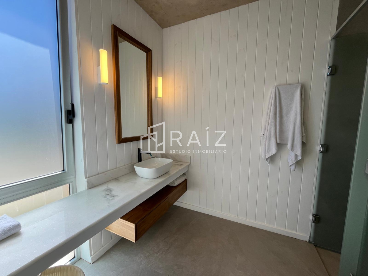 Casa ID.11453 - CASA EN VENTA 5 DORMITORIOS + DEPENDENCIA JOSE IGNACIO