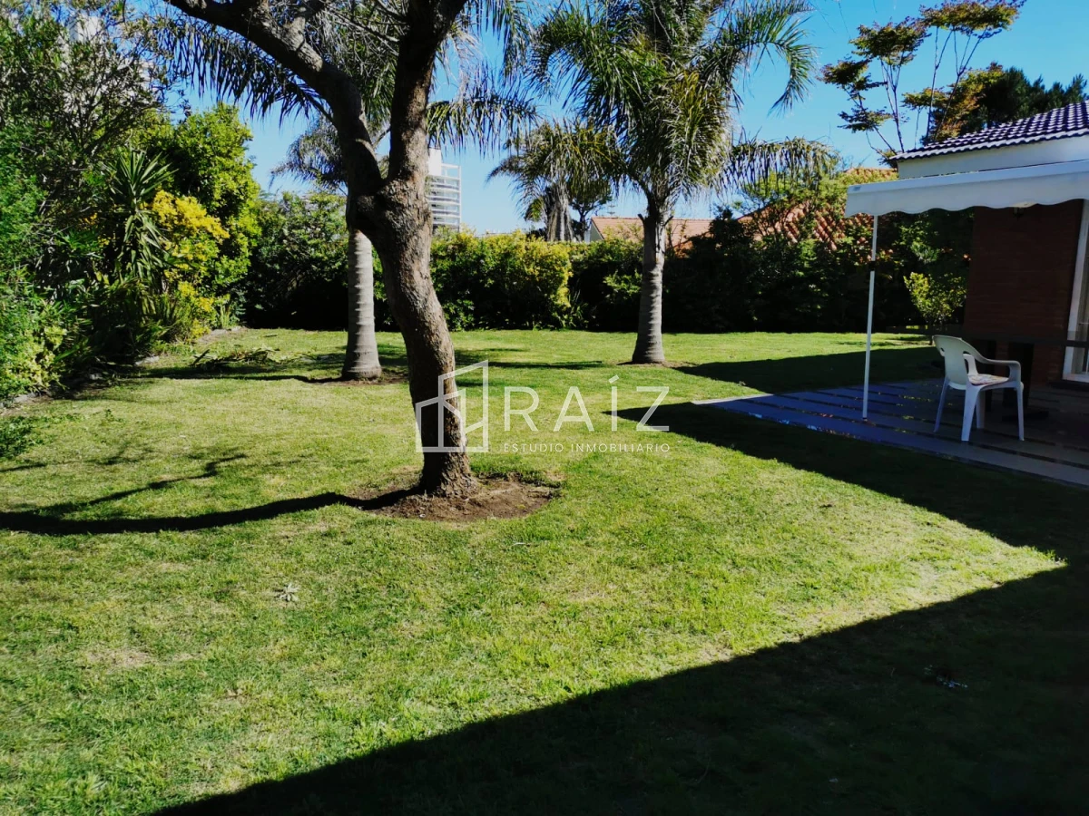 Casa ID.879 - VENTA CASA 4 DORMITORIOS PLAYA MANSA