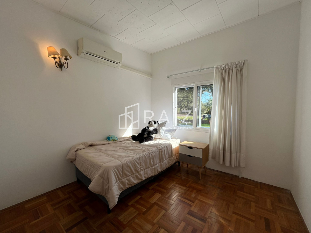 Casa ID.9521 - CASA EN VENTA DE 3 DORMITORIOS Y DEPENDENCIA PISCINA CLIMATIZADA SOLANAS 