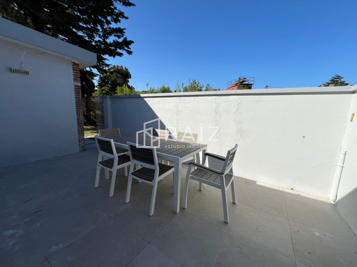 Casa ID.9521 - CASA EN VENTA DE 3 DORMITORIOS Y DEPENDENCIA PISCINA CLIMATIZADA SOLANAS 