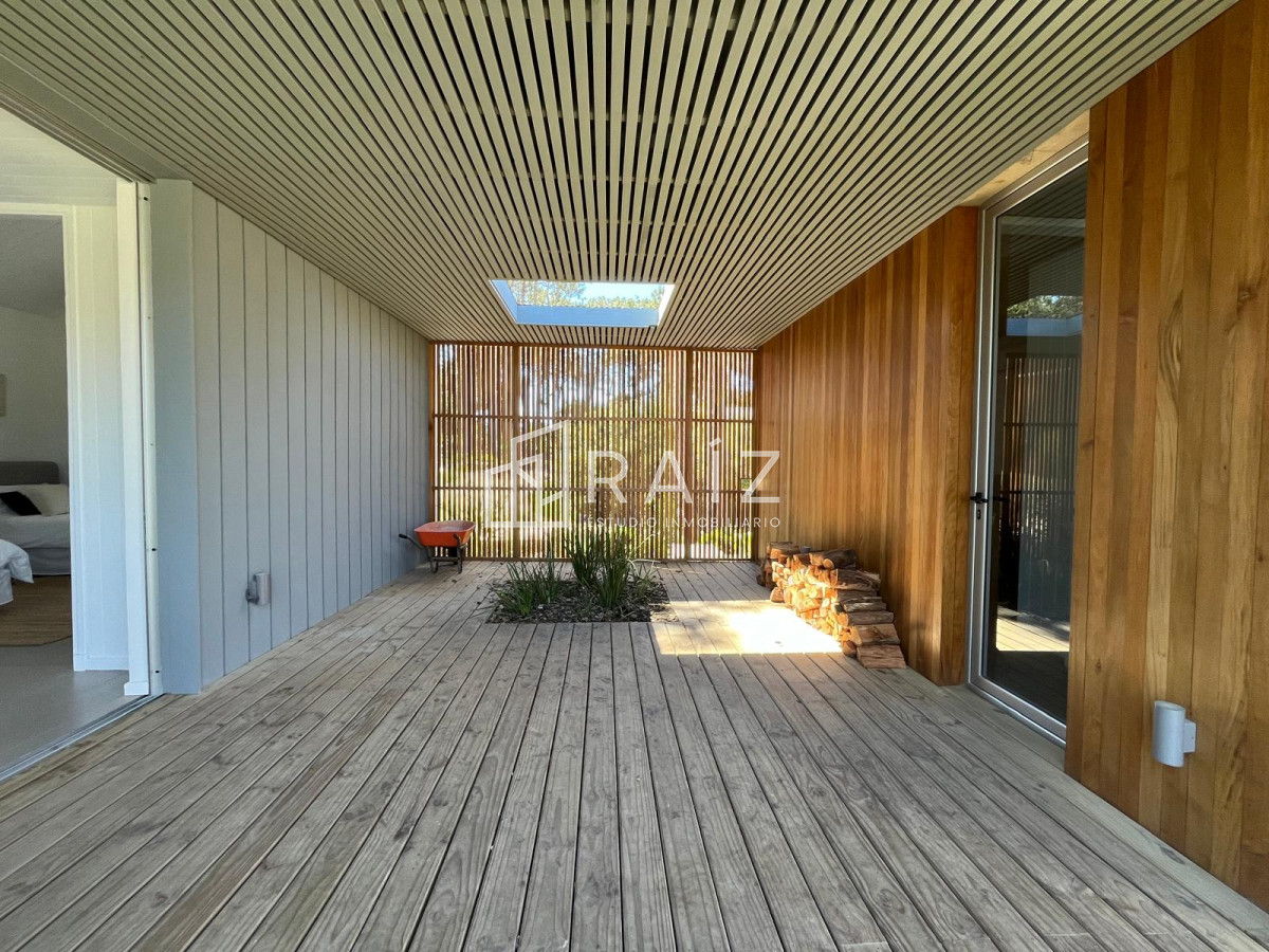 Casa ID.11453 - CASA EN VENTA 5 DORMITORIOS + DEPENDENCIA JOSE IGNACIO