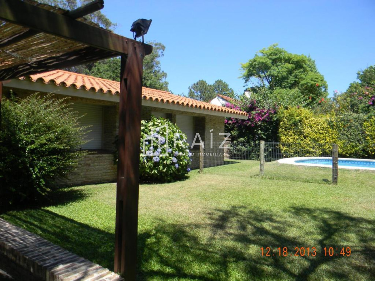 Casa ID.5646 - CASA EN VENTA 3 DORMITORIOS Y DEPENDECIA PINARES