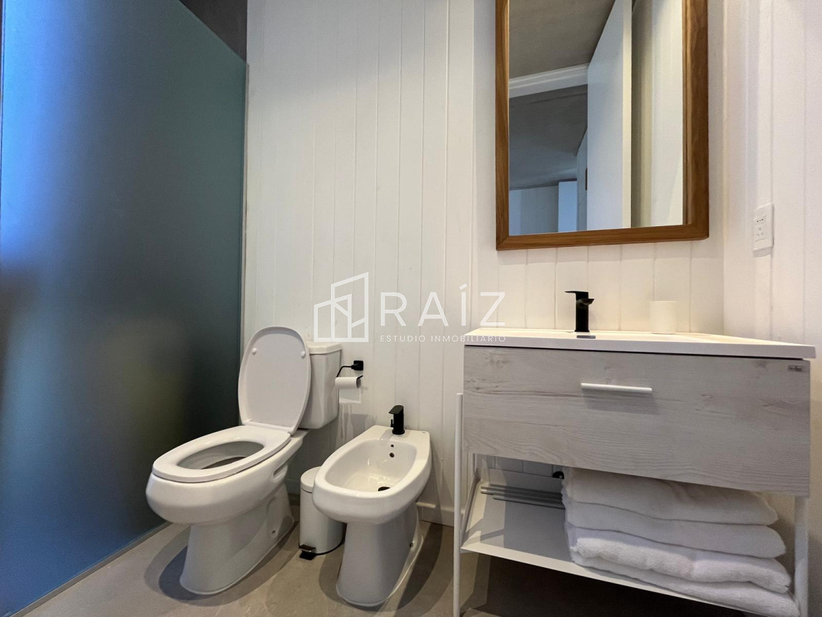 Casa ID.11453 - CASA EN VENTA 5 DORMITORIOS + DEPENDENCIA JOSE IGNACIO