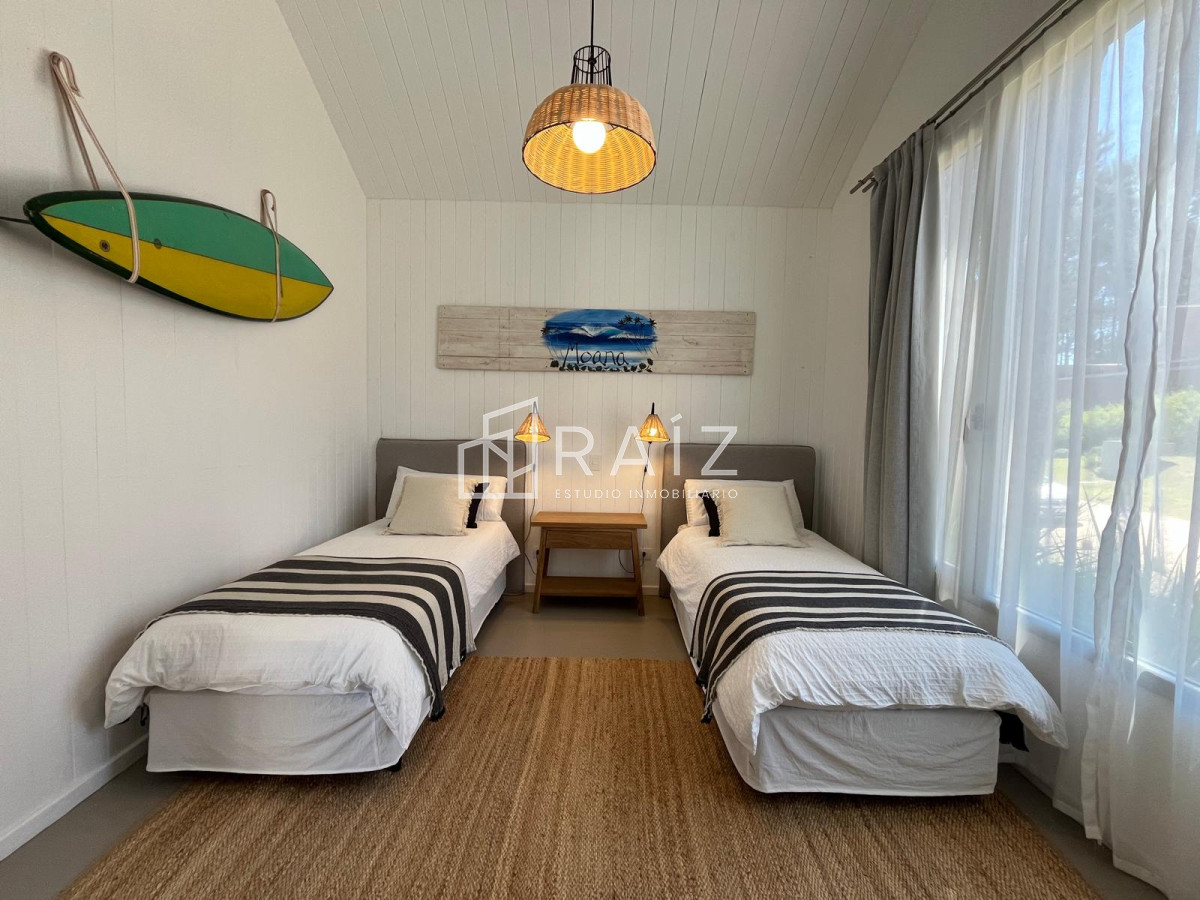 Casa ID.11453 - CASA EN VENTA 5 DORMITORIOS + DEPENDENCIA JOSE IGNACIO