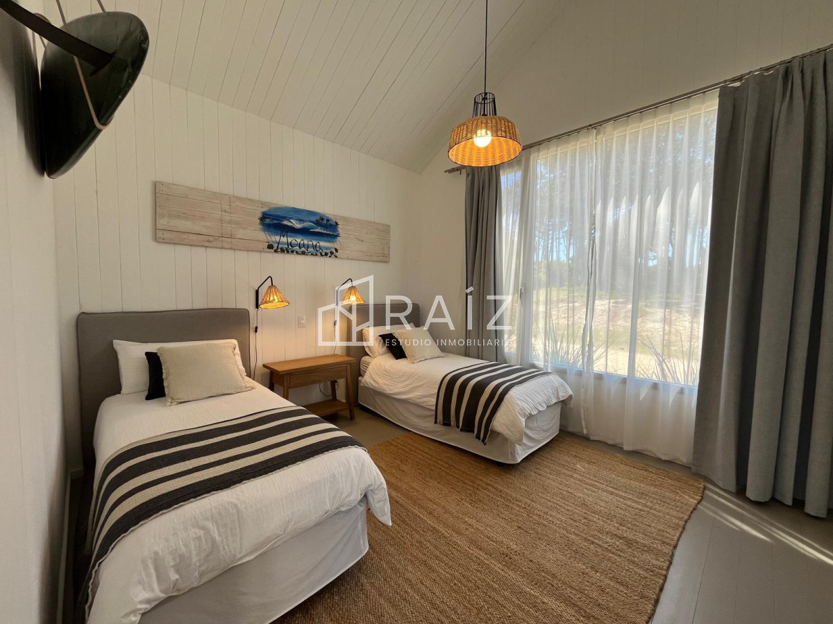 Casa ID.11453 - CASA EN VENTA 5 DORMITORIOS + DEPENDENCIA JOSE IGNACIO