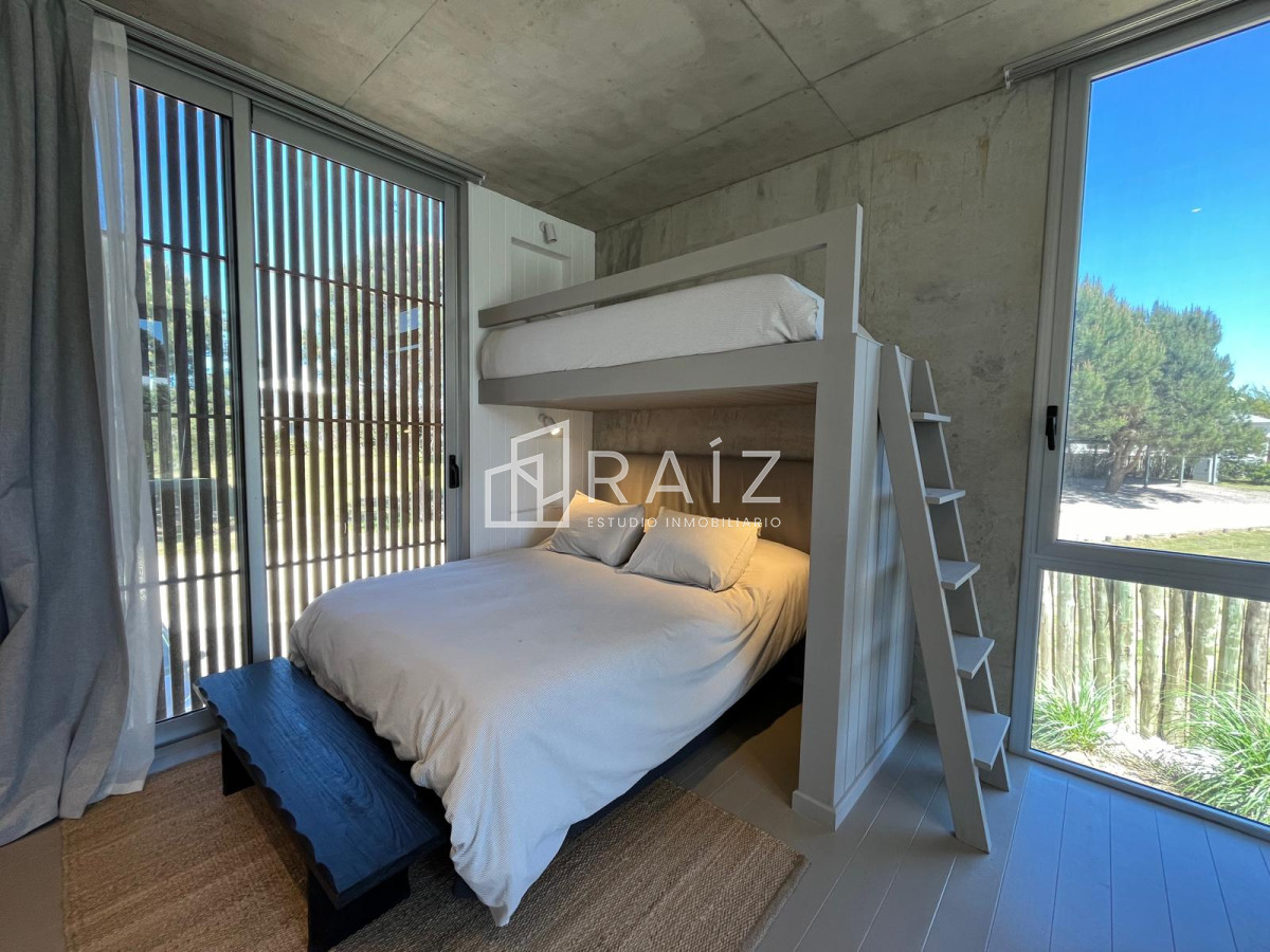 Casa ID.11453 - CASA EN VENTA 5 DORMITORIOS + DEPENDENCIA JOSE IGNACIO