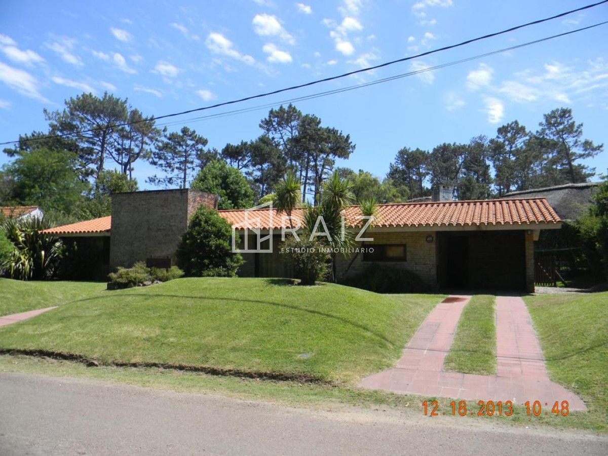 Casa ID.5646 - CASA EN VENTA 3 DORMITORIOS Y DEPENDECIA PINARES