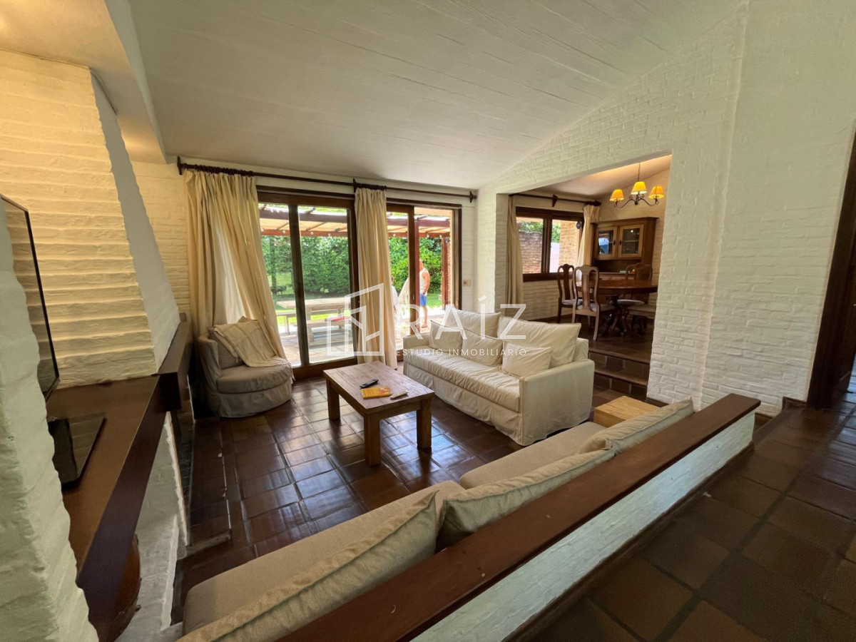 Casa ID.5646 - CASA EN VENTA 3 DORMITORIOS Y DEPENDECIA PINARES