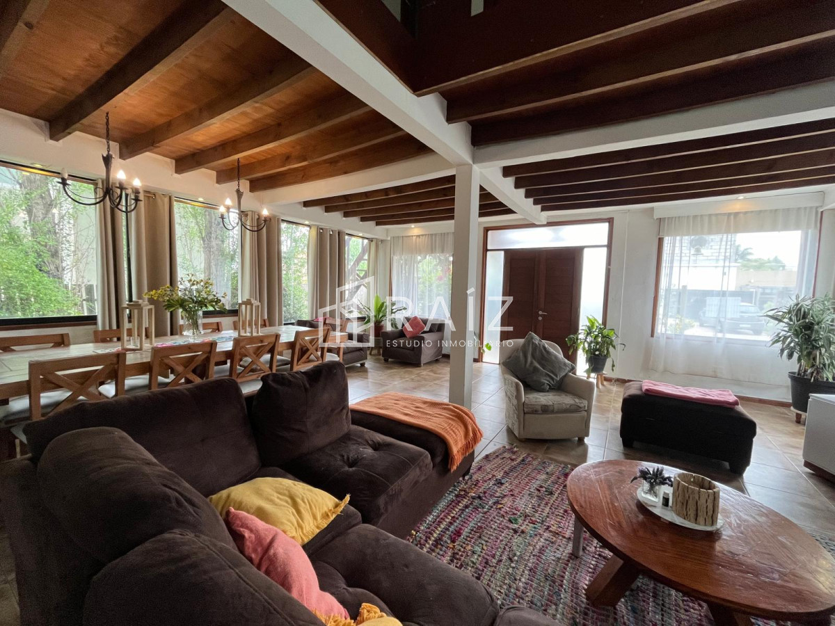 Casa ID.11202 - VENTA CASA 5 DORMITORIOS LAUSANA