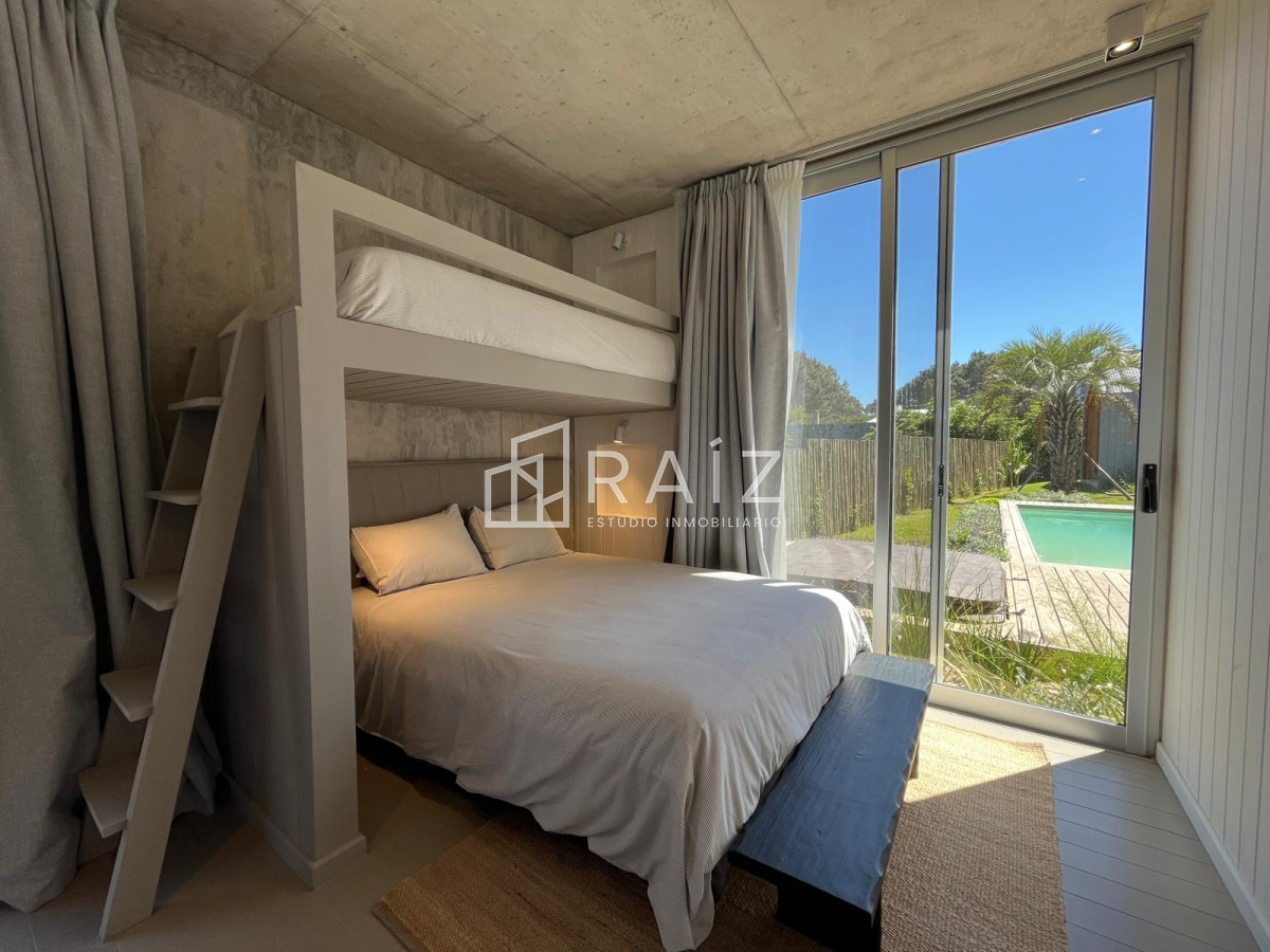 Casa ID.11453 - CASA EN VENTA 5 DORMITORIOS + DEPENDENCIA JOSE IGNACIO