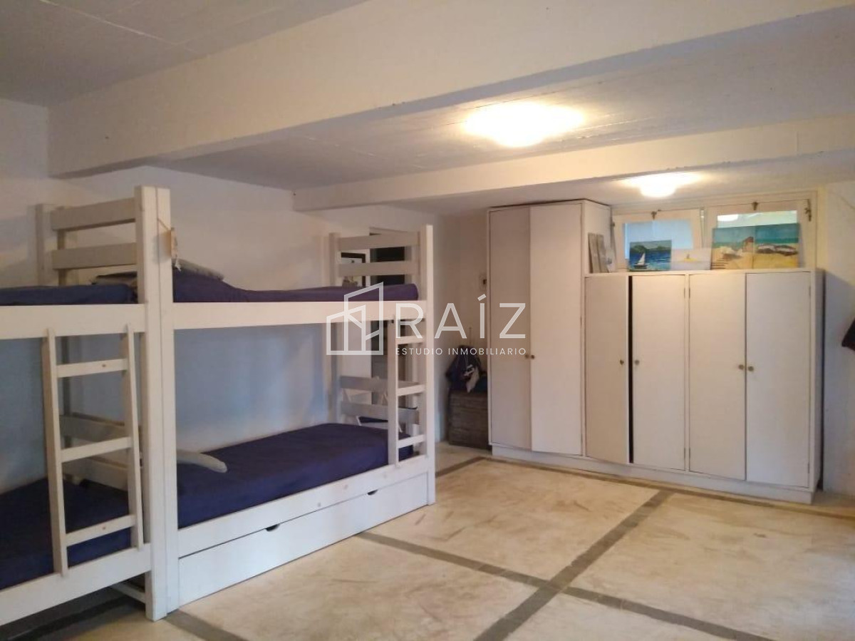 Casa ID.611 - Excelente casa de 5 dormitorios a pasos del mar. EN VENTA!!