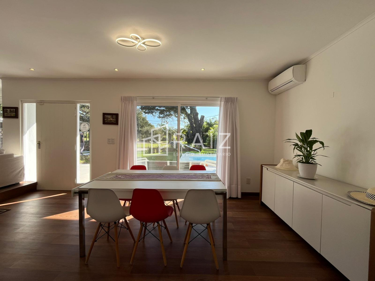 Casa ID.9521 - CASA EN VENTA DE 3 DORMITORIOS Y DEPENDENCIA PISCINA CLIMATIZADA SOLANAS 