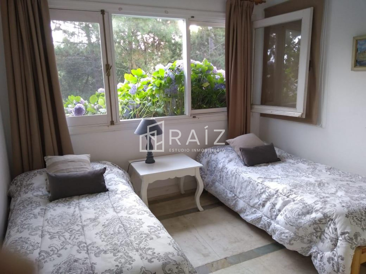 Casa ID.611 - Excelente casa de 5 dormitorios a pasos del mar. EN VENTA!!