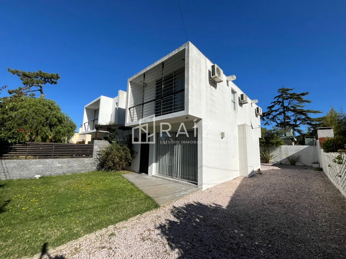 Casa ID.2554 - CASA  VENTA 3 DORMITORIOS ZONA ATLANTICO SHOPPING 