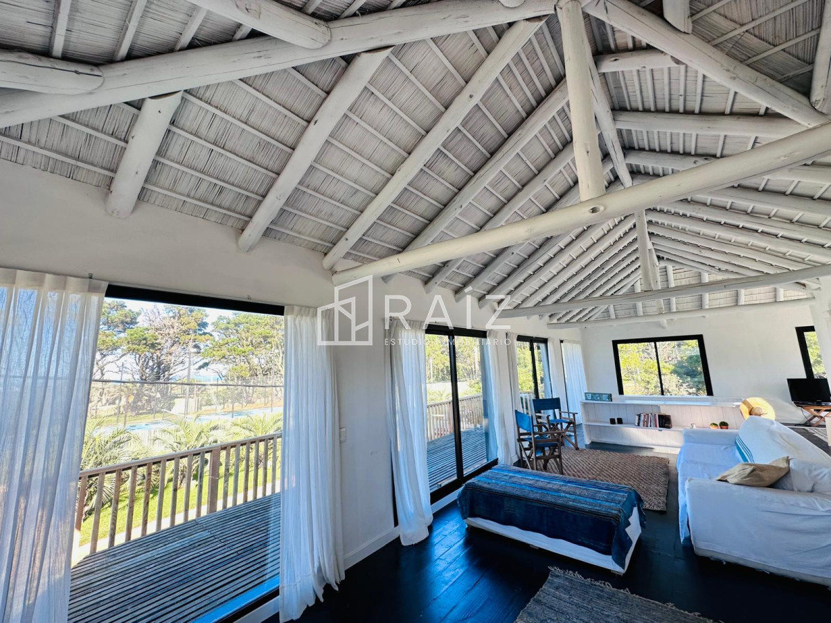 Casa ID.9351 - CASA 4 DORMITORIOS EN VENTA EN PUEBLO SAN VICENTE