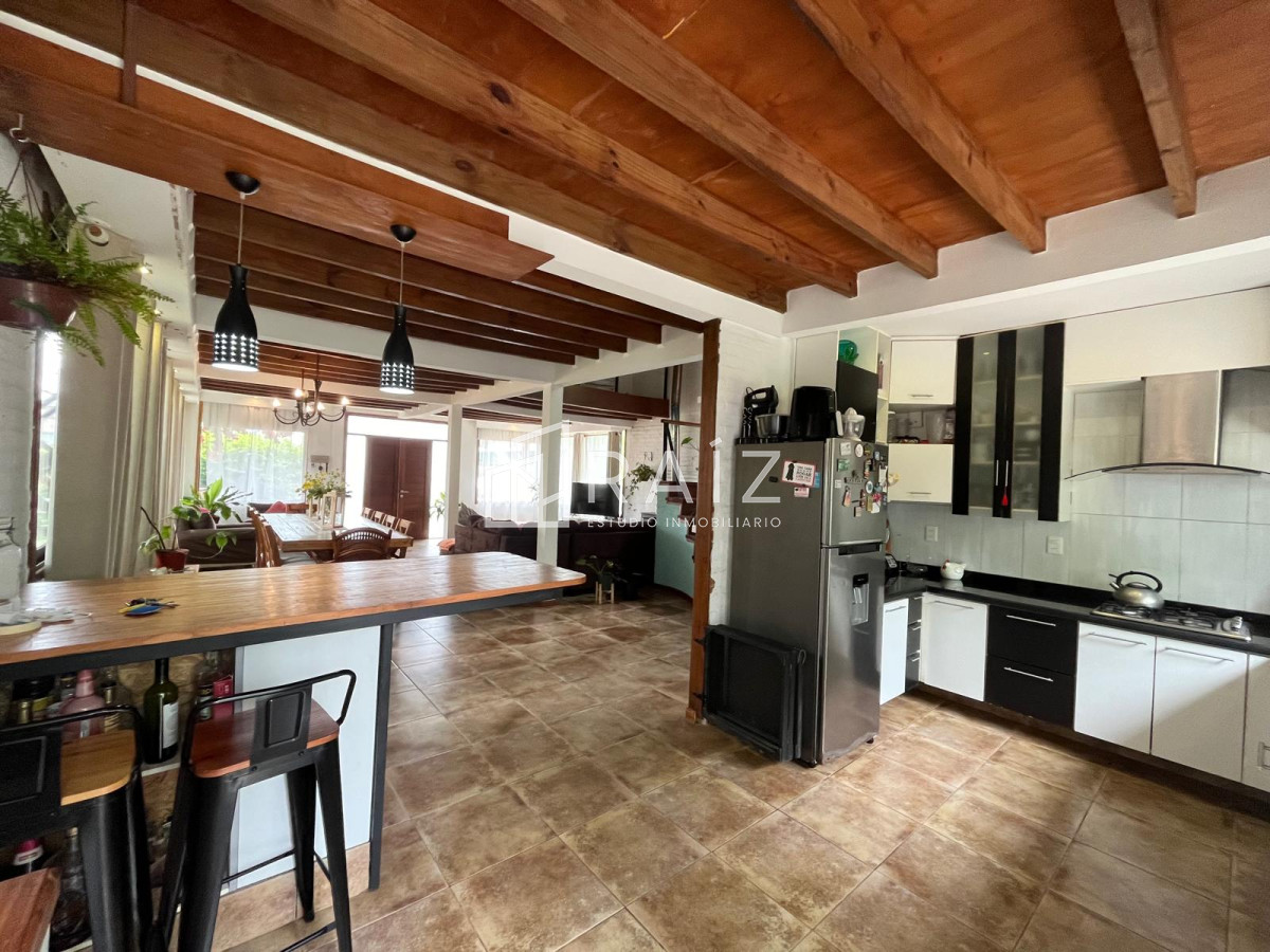 Casa ID.11202 - VENTA CASA 5 DORMITORIOS LAUSANA