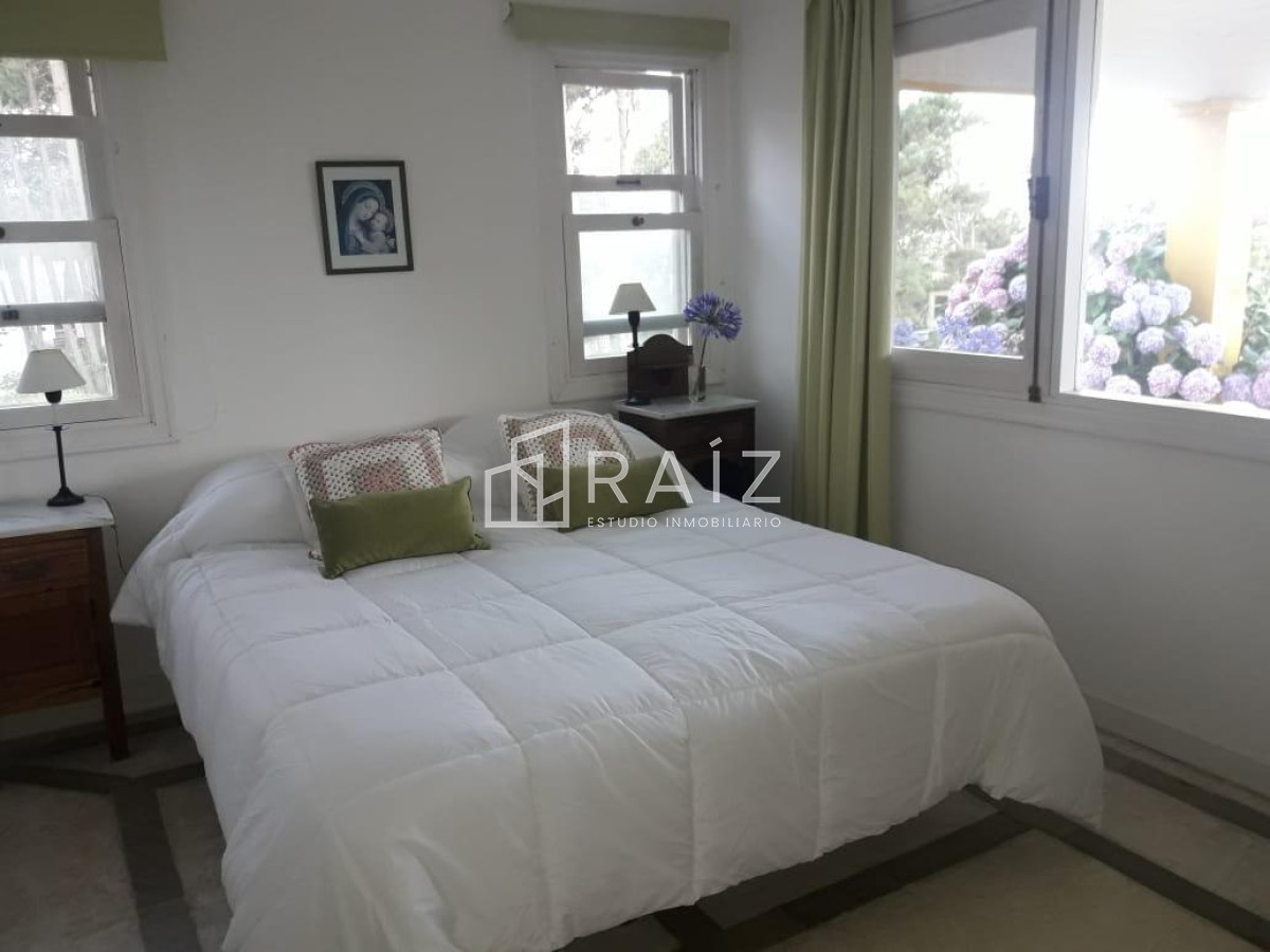 Casa ID.611 - Excelente casa de 5 dormitorios a pasos del mar. EN VENTA!!