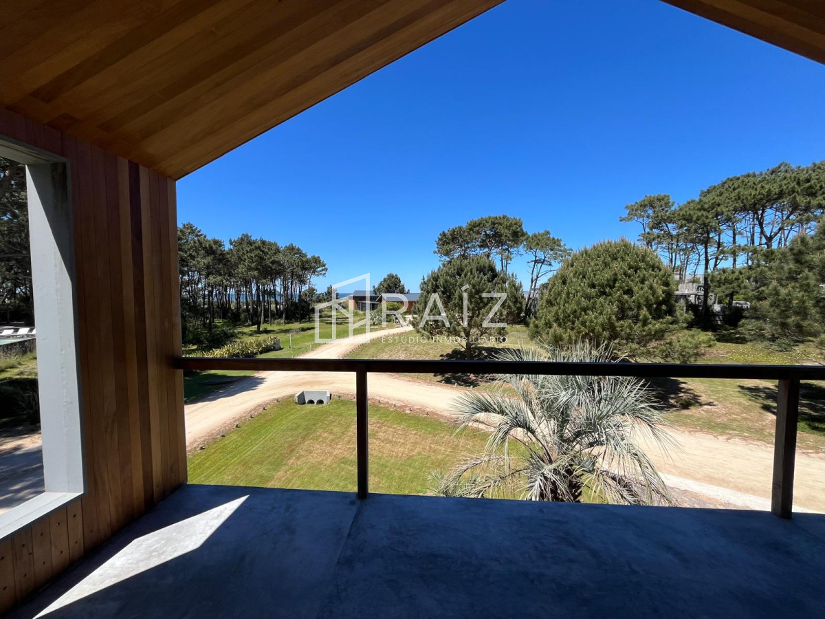 Casa ID.11453 - CASA EN VENTA 5 DORMITORIOS + DEPENDENCIA JOSE IGNACIO