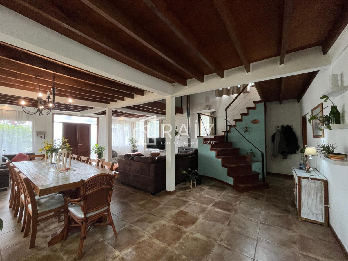 Casa ID.11202 - VENTA CASA 5 DORMITORIOS LAUSANA