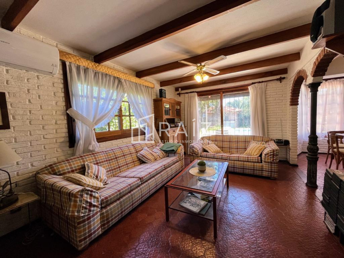 Casa ID.7937 - VENTA CASA 4 DORMITORIOS Y DEPENDENCIA SAN RAFAEL