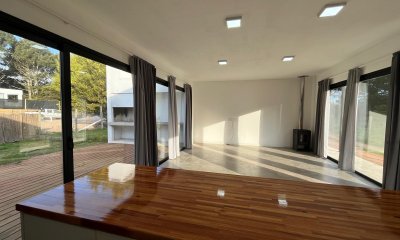 CASA 2 DORMITORIOS  VENTA  PARQUE BURNETT