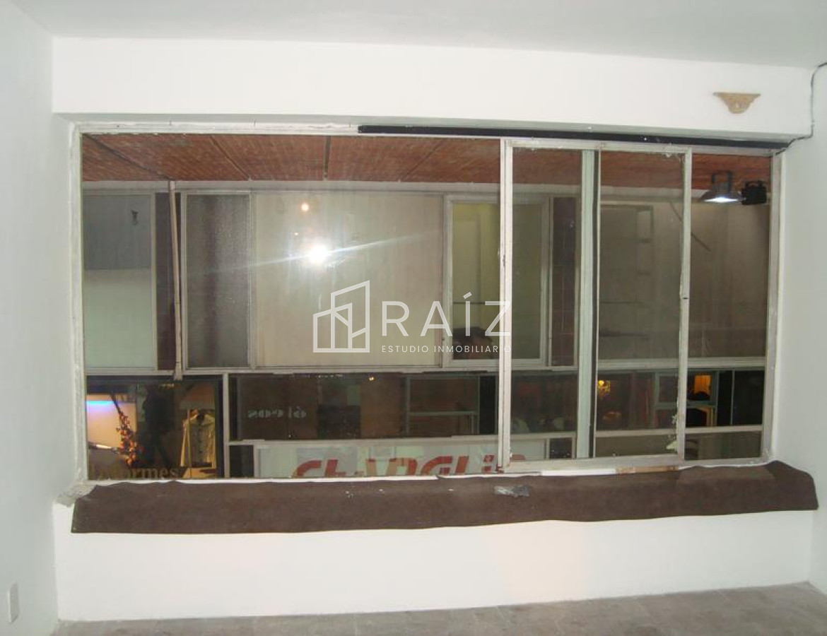 Local Comercial ID.437 - Local en Punta del Este, Península