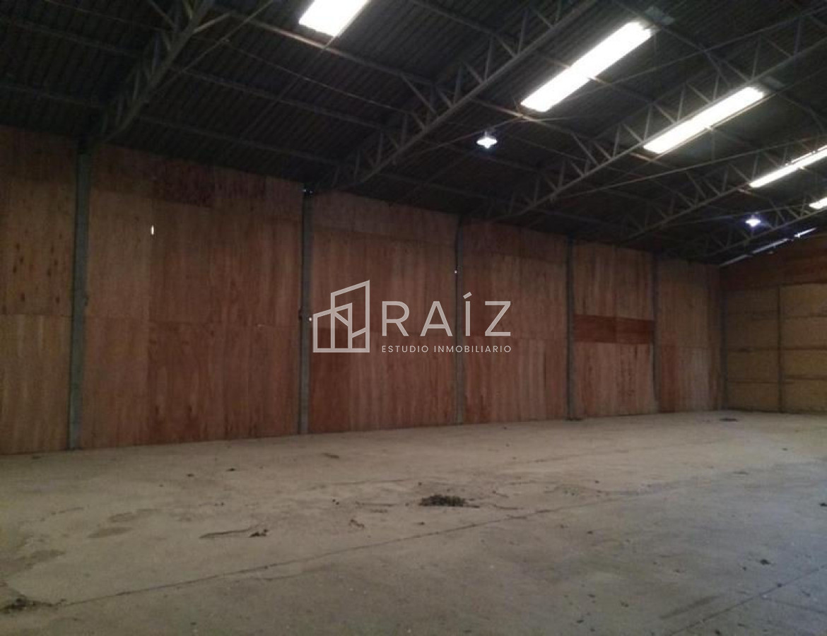 Local Comercial ID.1700 - Oportunidad en Maldonado amplio deposito.