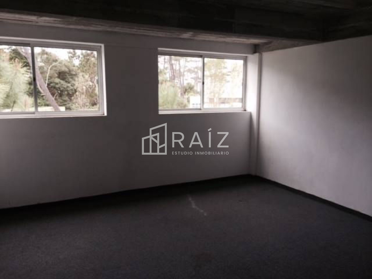 Local Comercial ID.1768 - Local en Punta del Este, Roosevelt