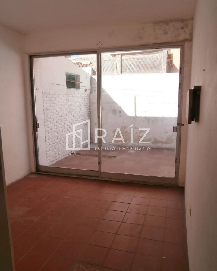 Local Comercial ID.1774 - Amplio local en Peninsula