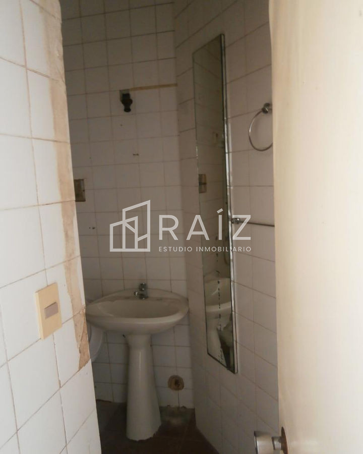 Local Comercial ID.1774 - Amplio local en Peninsula