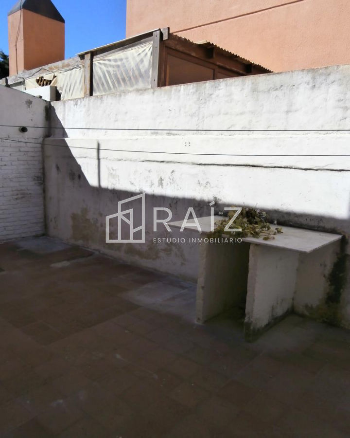 Local Comercial ID.1774 - Amplio local en Peninsula