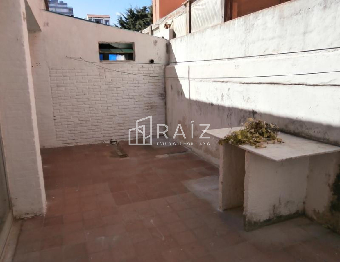 Local Comercial ID.1774 - Amplio local en Peninsula