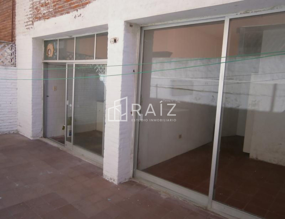 Local Comercial ID.1774 - Amplio local en Peninsula