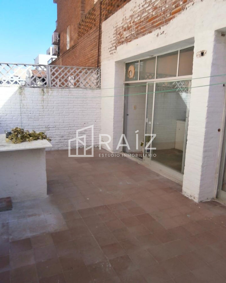 Local Comercial ID.1774 - Amplio local en Peninsula