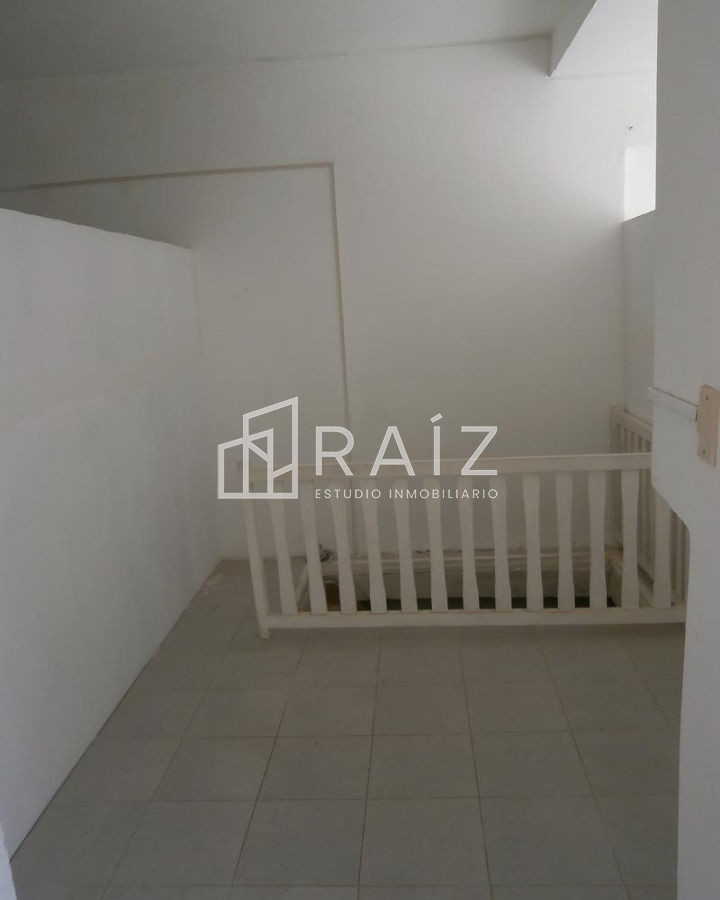 Local Comercial ID.1774 - Amplio local en Peninsula