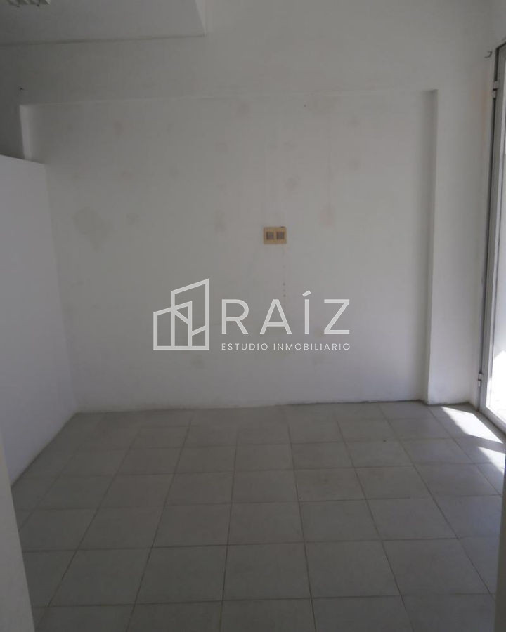 Local Comercial ID.1774 - Amplio local en Peninsula