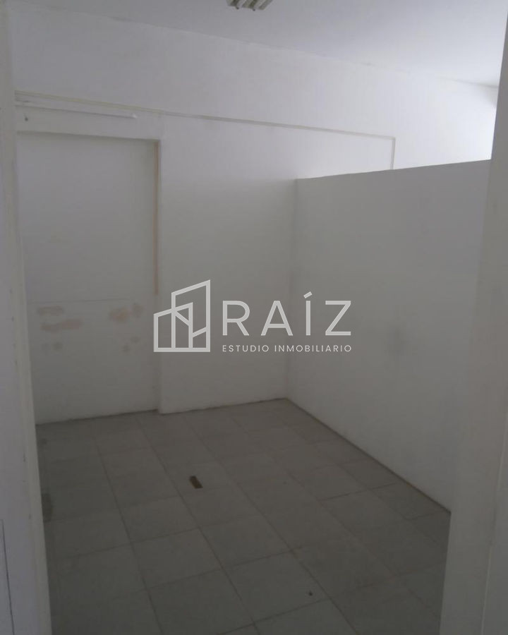 Local Comercial ID.1774 - Amplio local en Peninsula