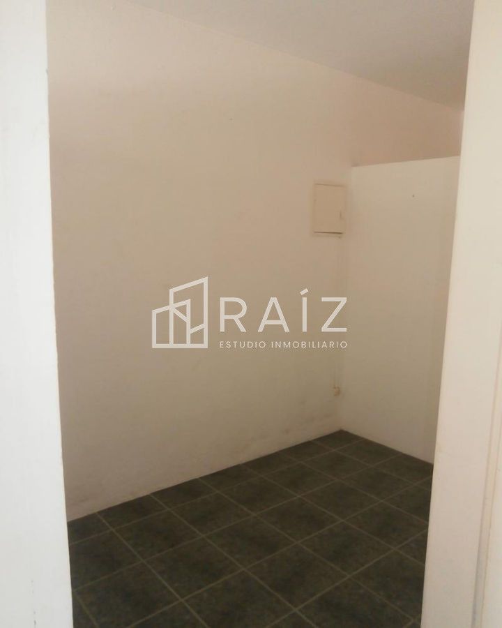 Local Comercial ID.1774 - Amplio local en Peninsula