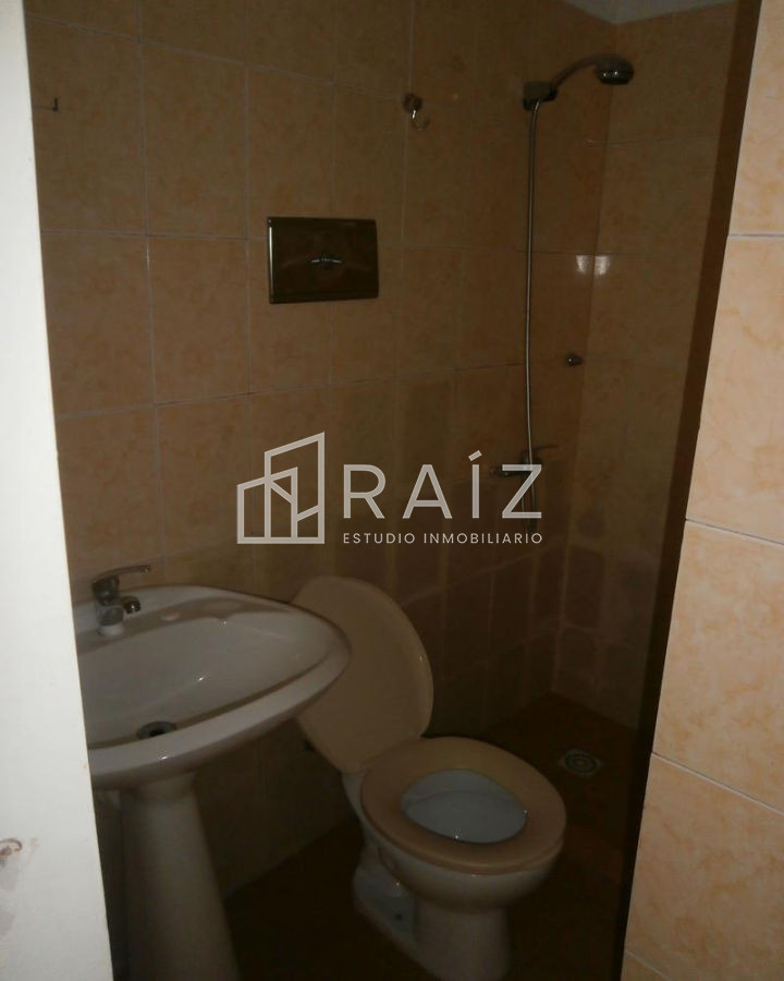 Local Comercial ID.1774 - Amplio local en Peninsula