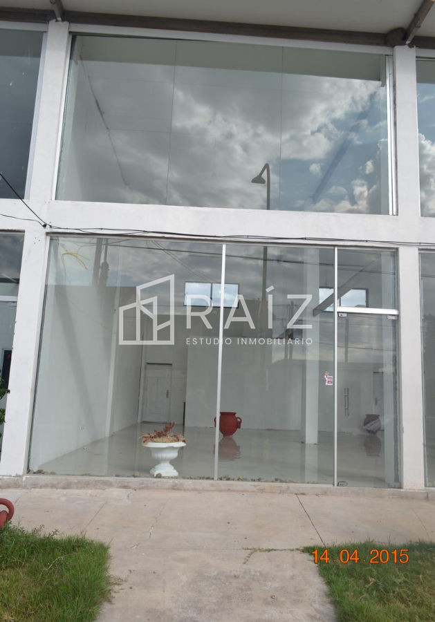 Local Comercial ID.1781 - Precioso y luminoso local en Maldonado 