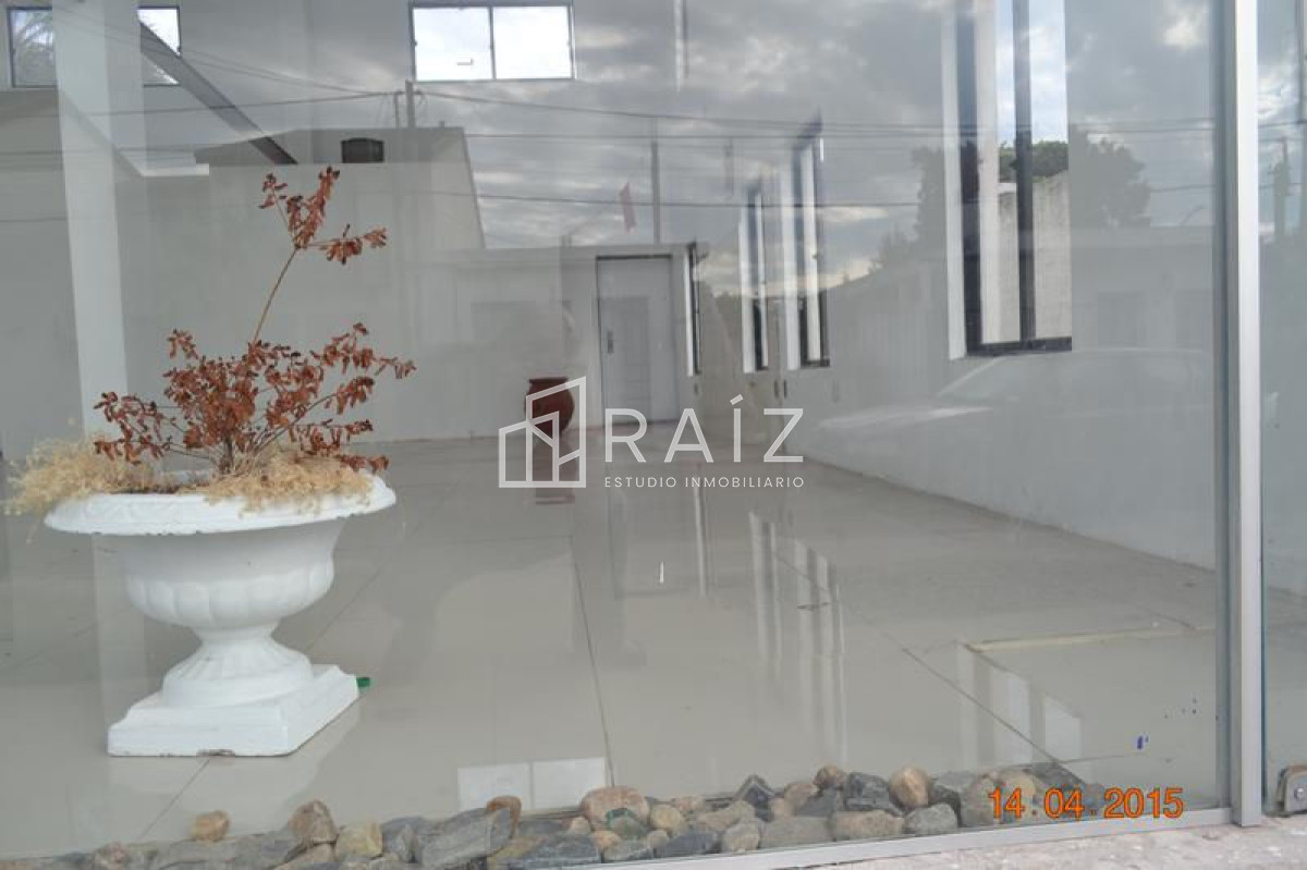 Local Comercial ID.1781 - Precioso y luminoso local en Maldonado 