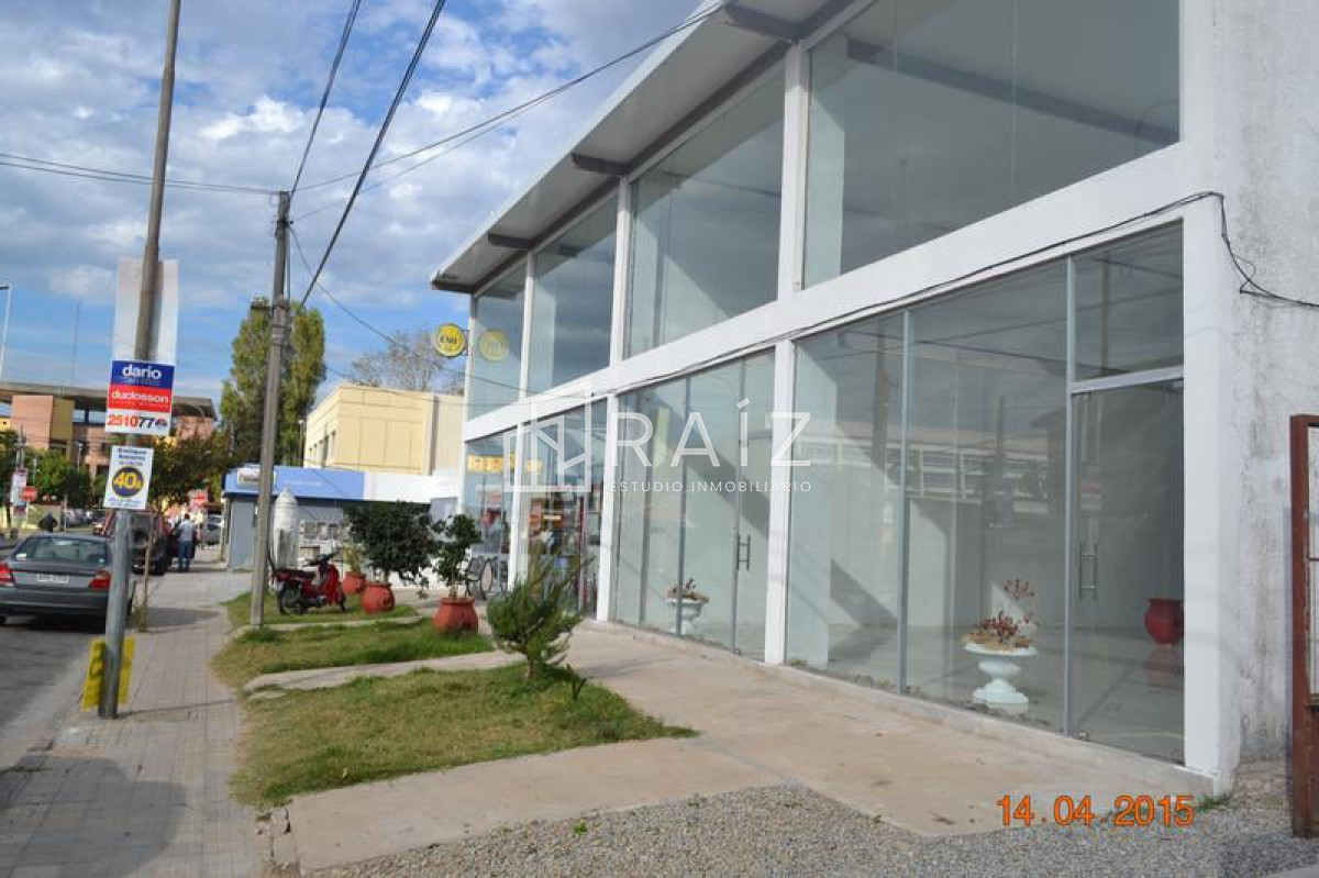 Local Comercial ID.1781 - Precioso y luminoso local en Maldonado 