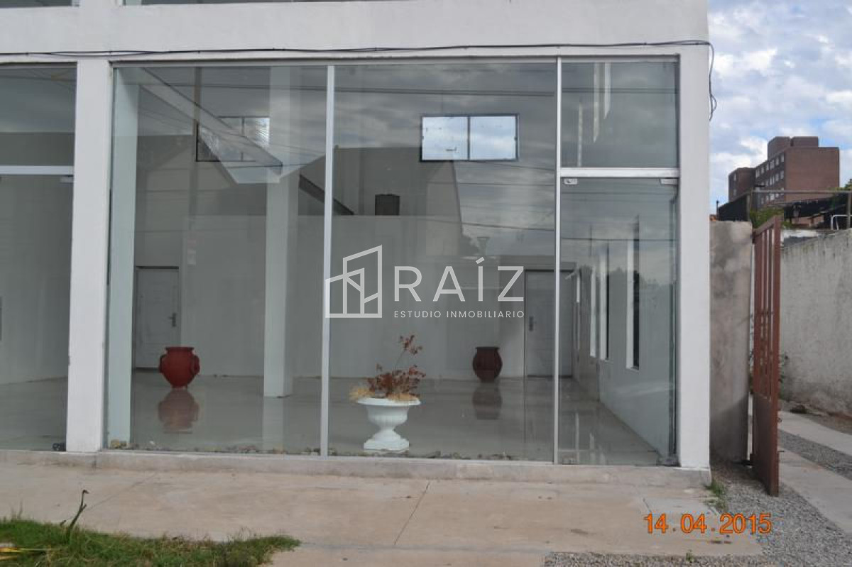 Local Comercial ID.1781 - Precioso y luminoso local en Maldonado 