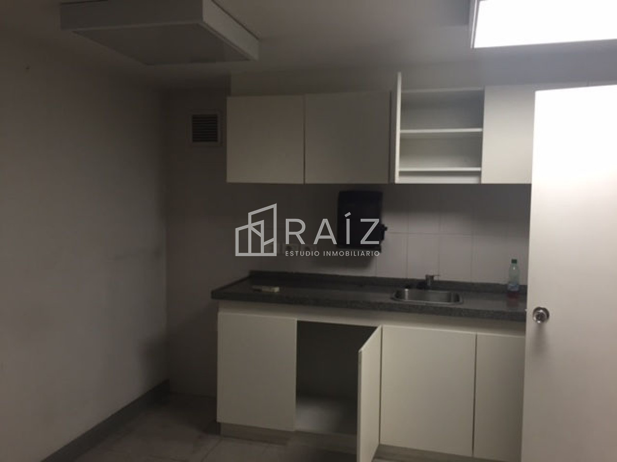 Local Comercial ID.2084 - Local en Montevideo.