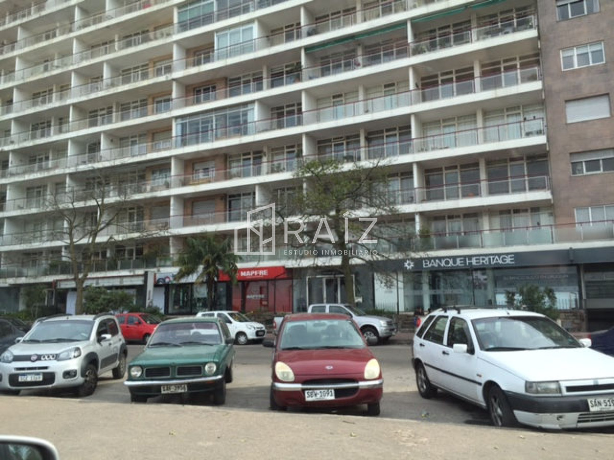 Local Comercial ID.2084 - Local en Montevideo.