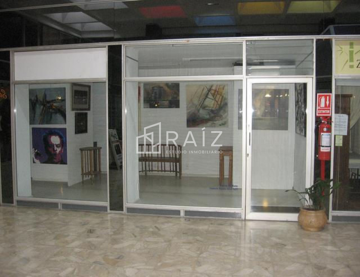 Local Comercial ID.2294 - Local en Punta del Este, Península
