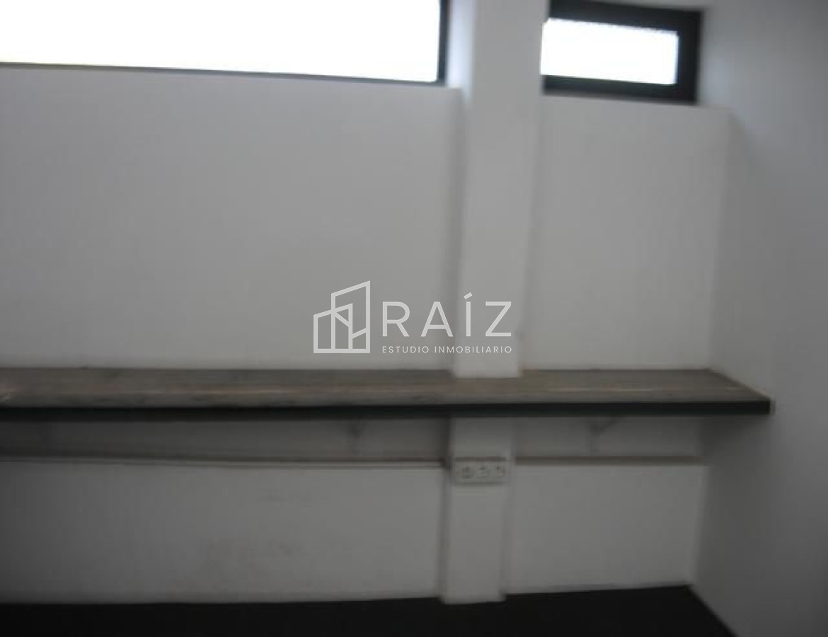 Local Comercial ID.2294 - Local en Punta del Este, Península