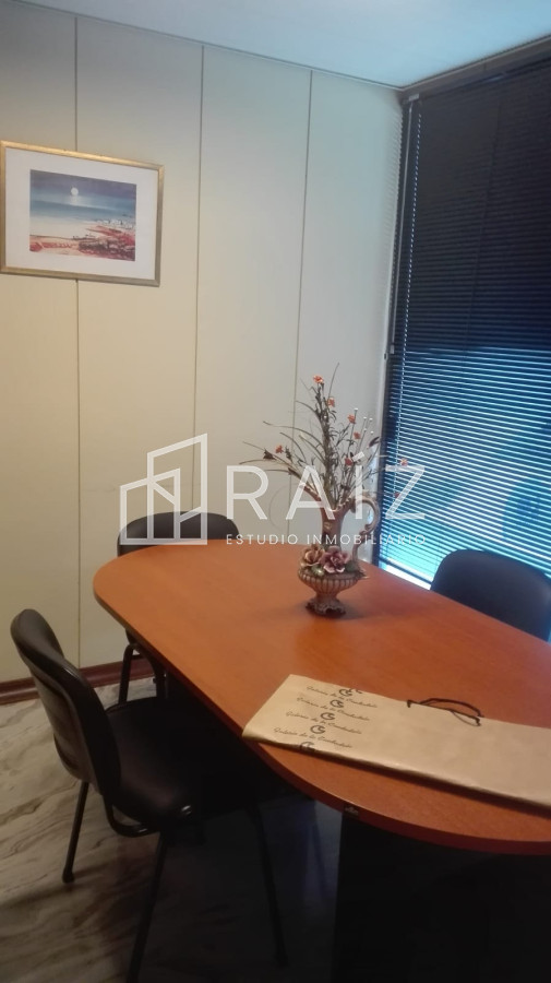 Local Comercial ID.2623 - Local en Punta del Este, Península