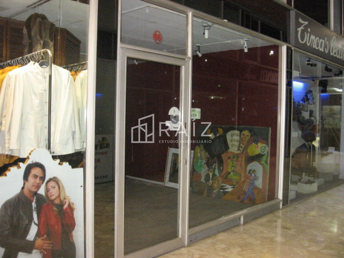 Local Comercial ID.2514 - Local en Punta del Este, Península