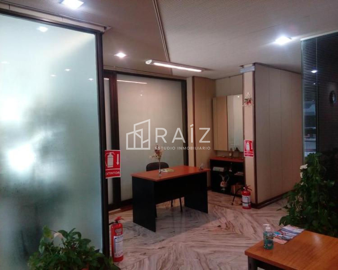 Local Comercial ID.2623 - Local en Punta del Este, Península